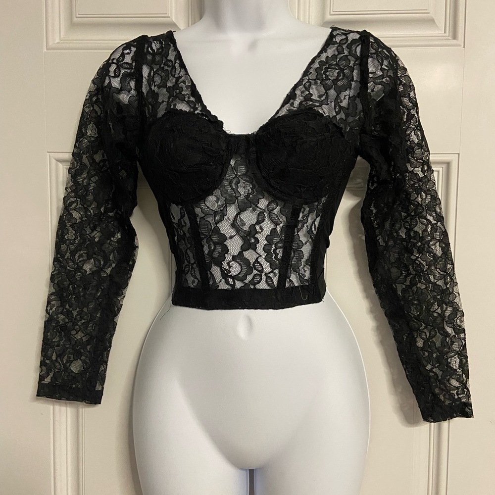 T18- GELMART Black Laced Long Sleeve Corset Top